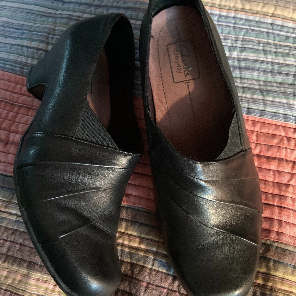 Clark’s black leather mid-heel, size 8.5 WIDE